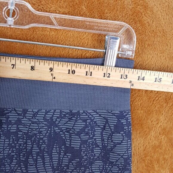 FABLETICS Womens Leggings Small Blue Pull On Crop Capri Seamless Sebastian - Picture 4 of 7